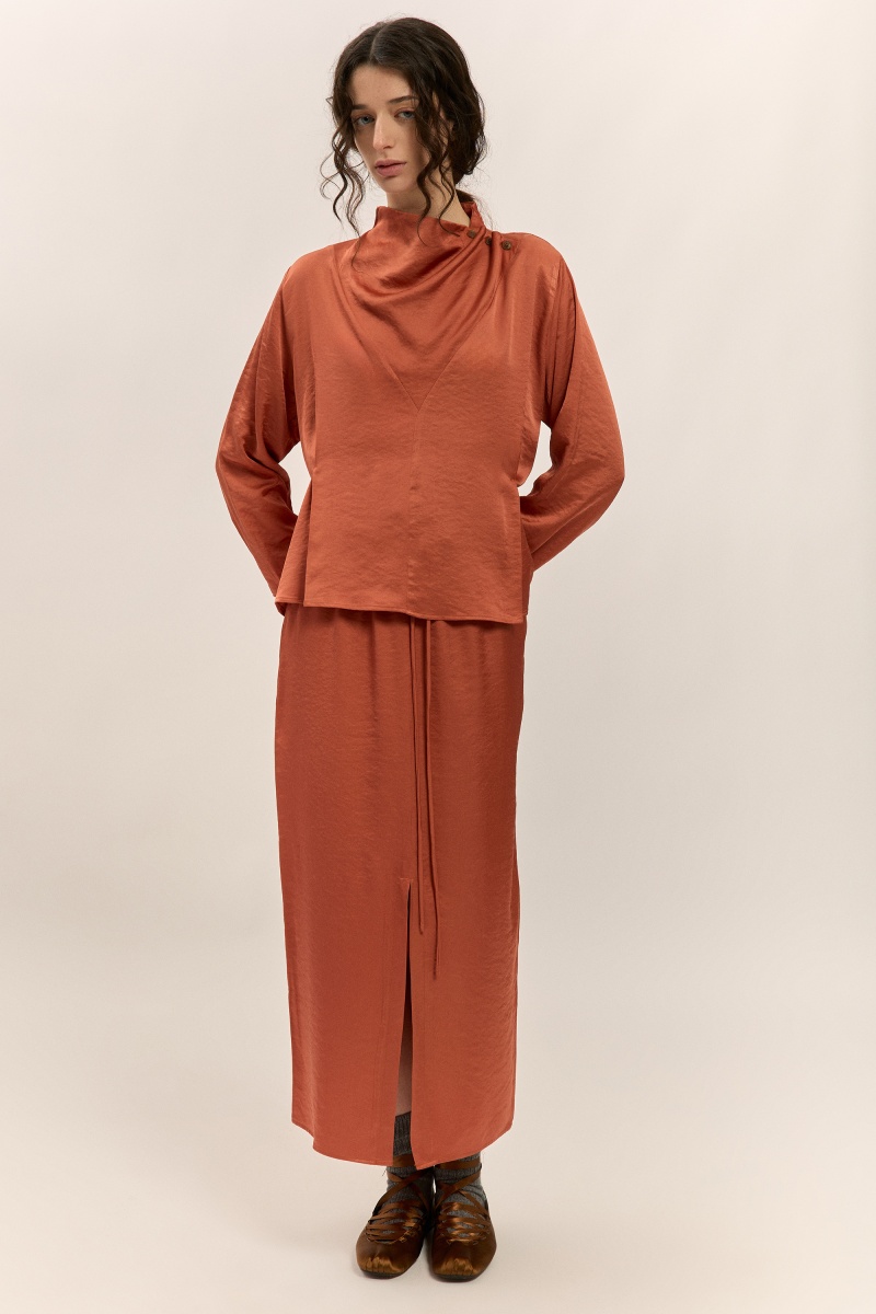 Satin gathered collar shirt