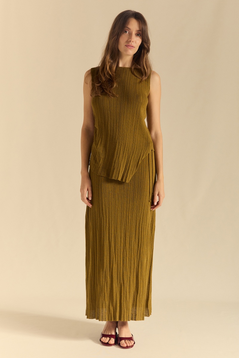 asymmetrical crickle top