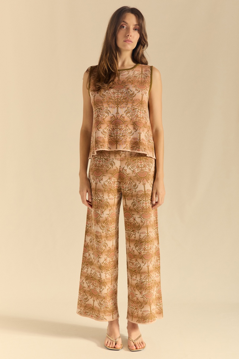 Top jacquard paisley