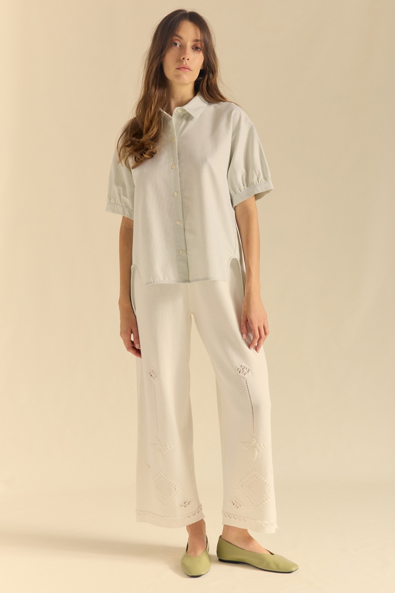 Camisa de rayas abullonada