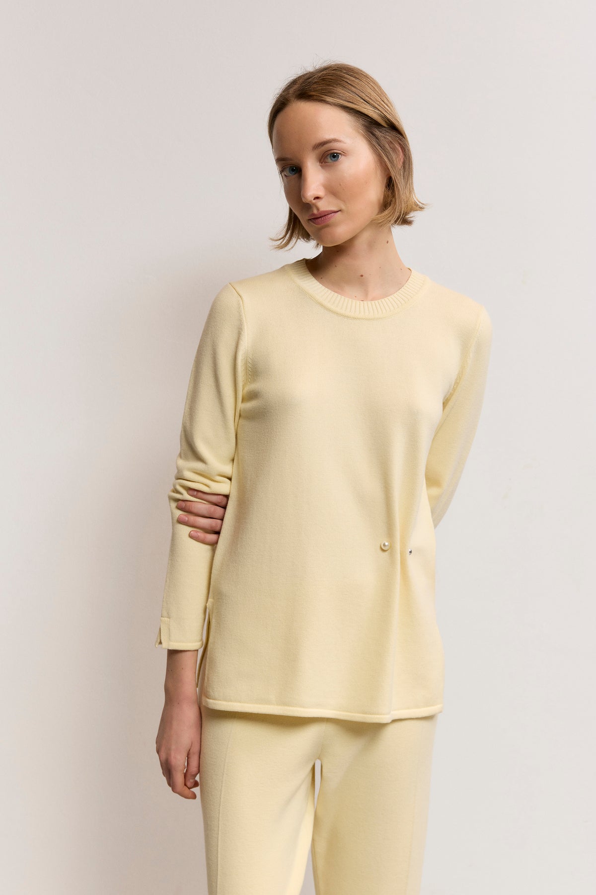 Round neck sweater