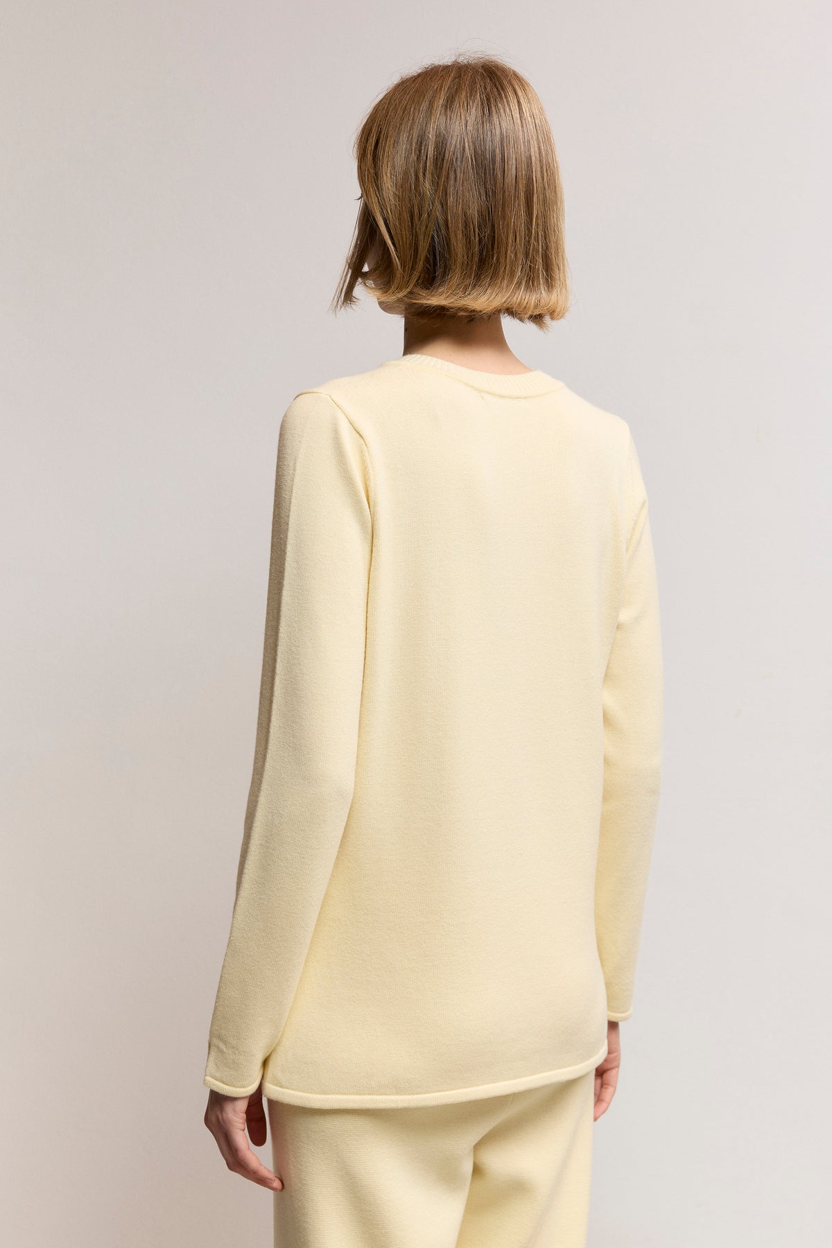 Round neck sweater