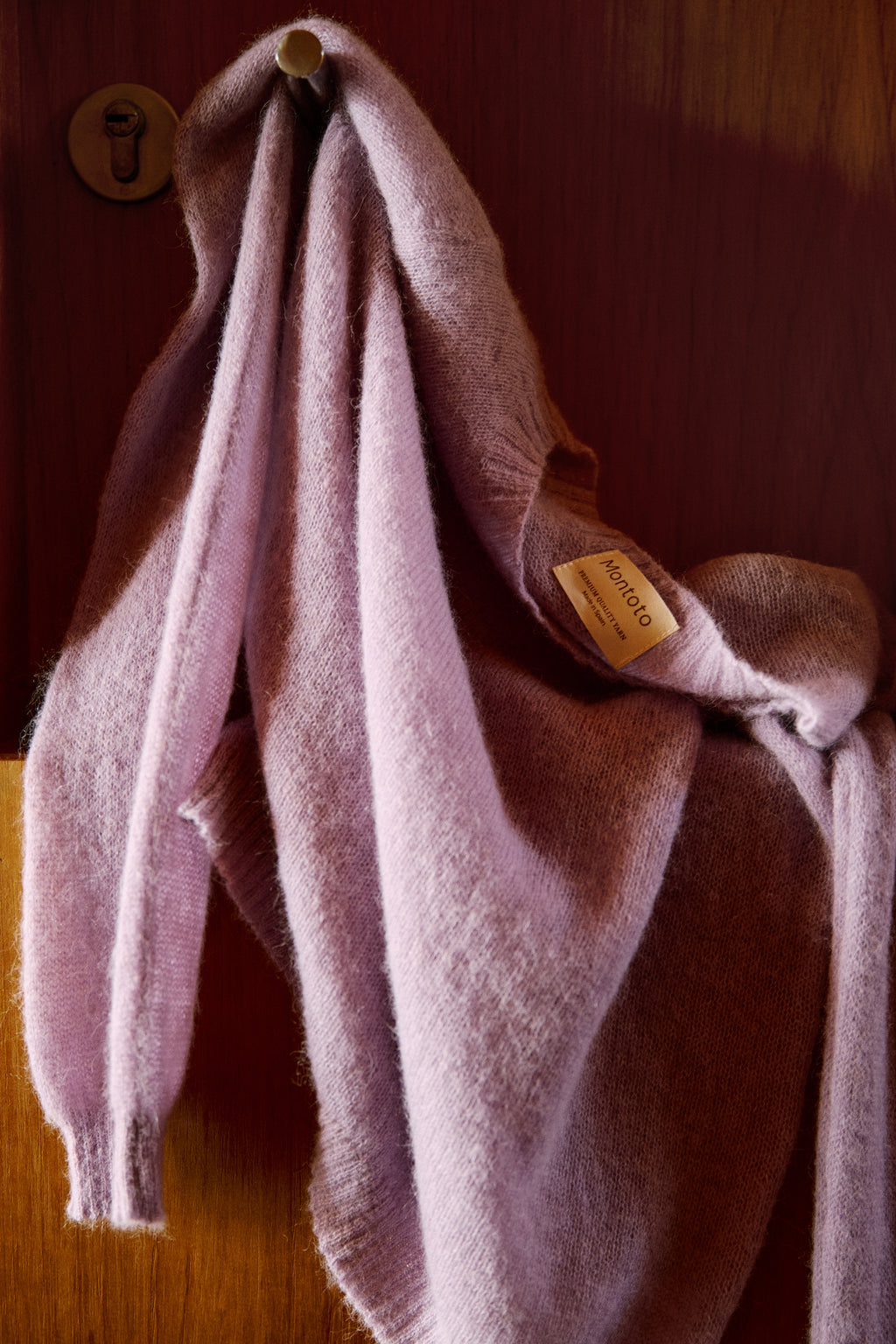 Fitted sleeves alpaca sweater