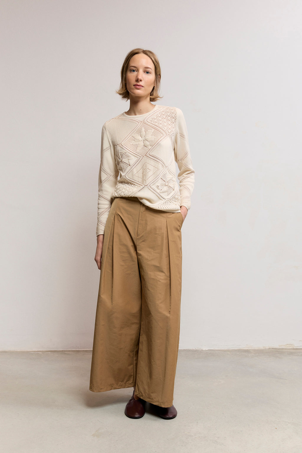 Pantalón pinzas gabardina