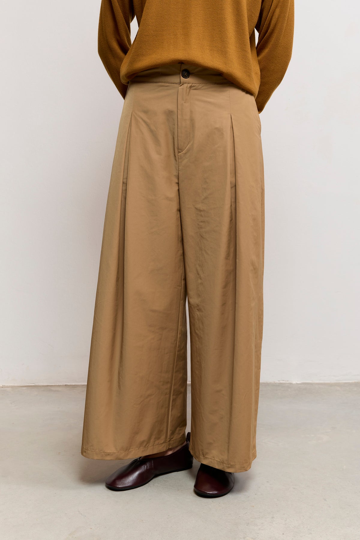 Pantalón pinzas gabardina